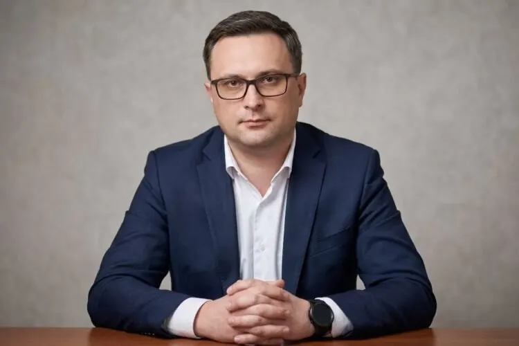 Минприроды отклонило проект высотного отеля на Куршской косе, но без юридически обязательного архитектурного регламента спорные проекты будут появлятьс я снова. Регламент должен прописать этажность, материалы, режим освещения и экологические коридоры.
