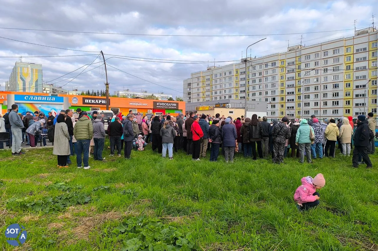 Около 200 человек вышли на митинг в Новосибирске против застройки и прокладки магистрали через жилой массив; активисты жалуются на подделку подписей и добиваются проверки в прокуратуре и судах.