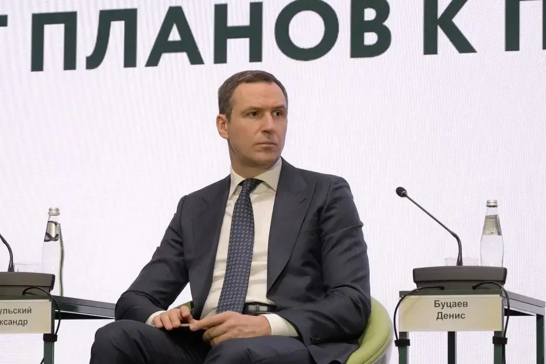 Бывший руководитель Российского экологического оператора и экс‑замминистра природных ресурсов проходит в статусе обвиняемого по делу о хищении средств РЭО; против ряда сотрудников организации также возбуждено уголовное преследование.