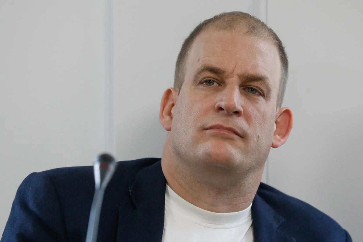 Следствие считает, что при работах на полигоне «Кучино» были нарушены условия госконтракта: якобы было поставлено б/у оборудование, а стоимость работ значительно превышала рыночную. Директор компании «Экоком» находится в СИЗО.