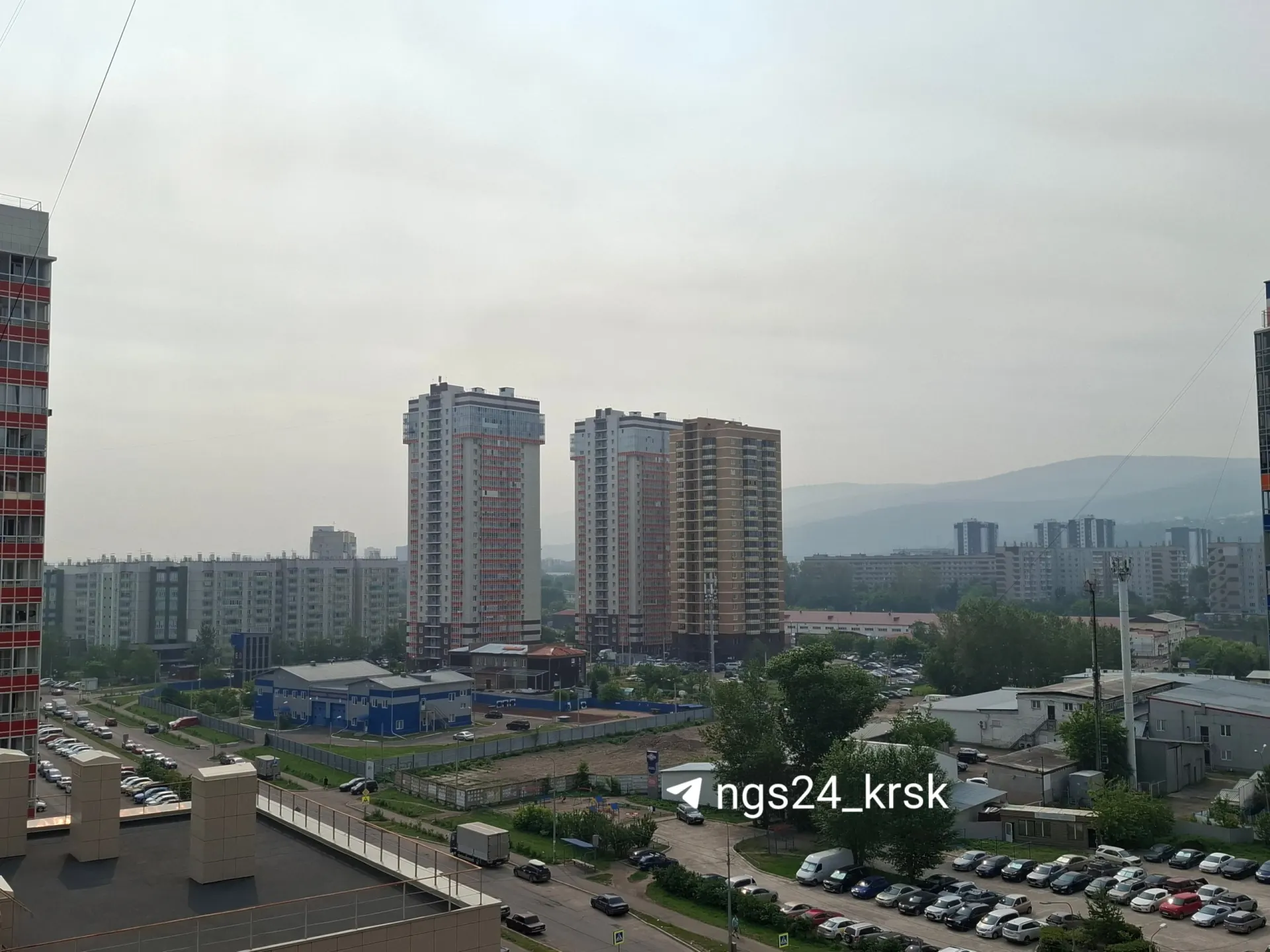 Режим неблагоприятных метеоусловий могут отменить сегодня в 19:00, однако датчики фиксируют превышения ПДК по сероводороду и аммиаку в отдельных районах города.