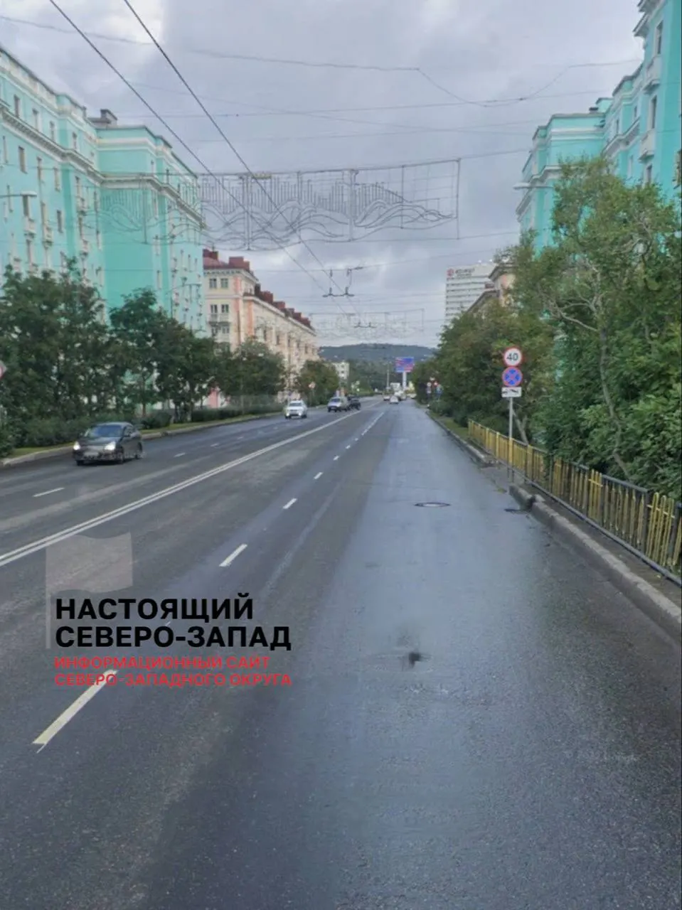 Сравнение снимков 2021 года и настоящего показывает массовую гибель деревьев в центре города. Жители связывают это с реагентами, суровым арктическим климатом, ветром, бедными почвами и угольной пылью и требуют разъяснений от городских служб.