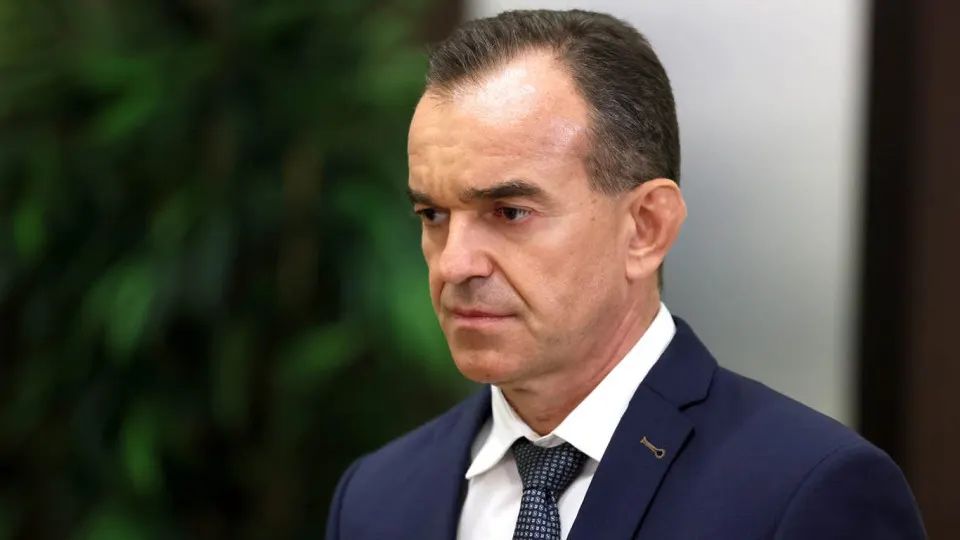 Губернатор ограничил выезд заместителей, министров и глав департаментов по всей территории края — мера введена на фоне атак беспилотников, масштабных пожаров на НПЗ и подтоплений.
