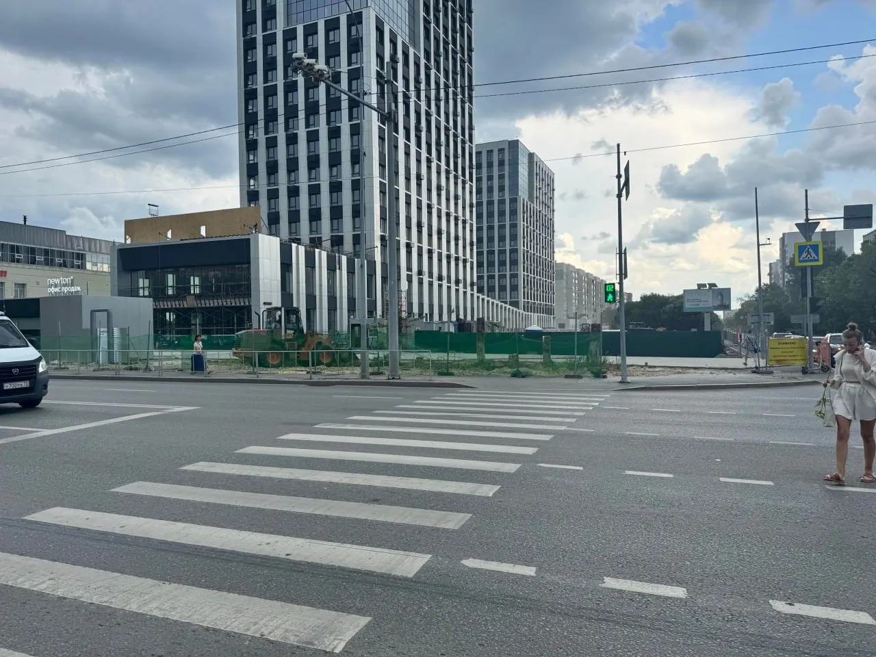 В&nbsp;Тюмени вырубили деревья рядом со&nbsp;стройкой на&nbsp;Червишевском тракте, 25