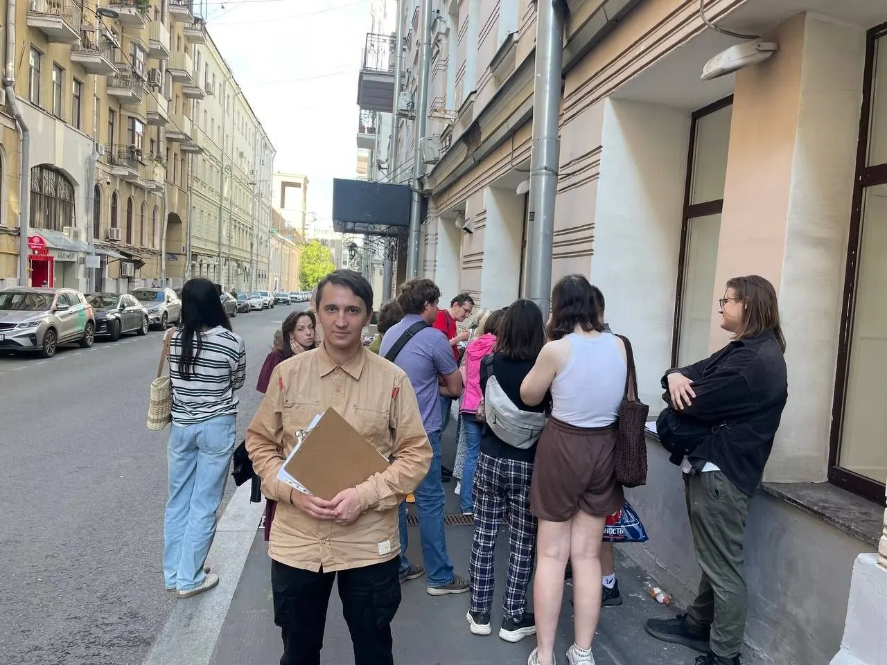 В районе Крылатское задержали нескольких человек, в том числе муниципального депутата и кандидата в Госдуму Андрея Гулько, которые вместе с активистами проводили проверку трассы — причины и число задержанных уточняются.