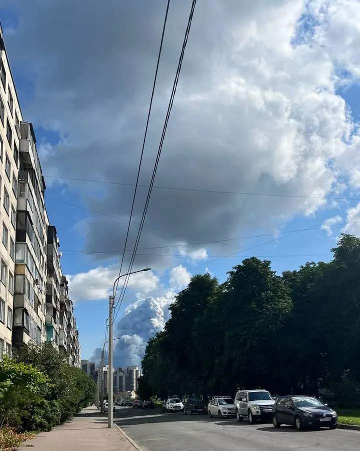Жители жалуются на запах гари в Купчине и Металлострое. Сервис оценивает качество воздуха как «плохое»: превышен уровень PM2.5 и NO2. Простые меры помогут снизить риск для здоровья.