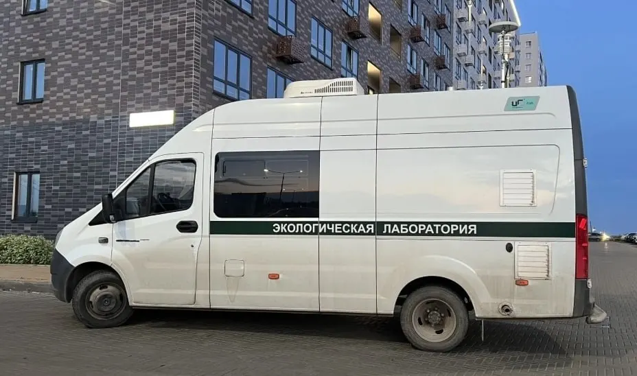 Мобильная лаборатория исследовала семь показателей в микрорайоне Филейка — загрязнений и превышений предельно допустимых концентраций не обнаружено. Движение на дорогах и работа общественного транспорта восстановлены.
