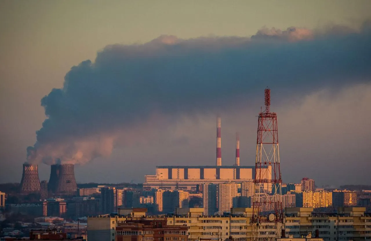 По данным IQAir концентрация загрязняющих веществ в воздухе превышает норму в 5,2 раза; в воздухе зафиксированы формальдегид и фтористоводород, особенно в Железнодорожном и Ленинском районах.
