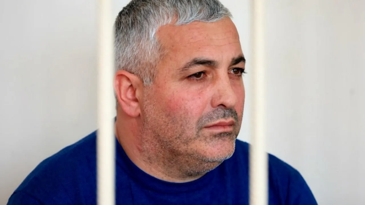 Челябинский областной суд отклонил жалобу защиты и продлил арест гендиректора ООО «Альянс», которого обвиняют в многомиллионных хищениях при выполнении госконтрактов по уборке нелегальных свалок. Экоактивисты заявляют о массовой имитации очистки и сотнях миллионов рублей ущерба бюджету.