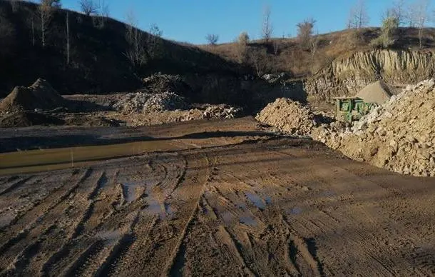 В Красноярском районе выявили добычу вне лицензионного участка: изъяли 570 кубометров пород, ущерб оценён в 735 000 рублей, готовится иск в суд.