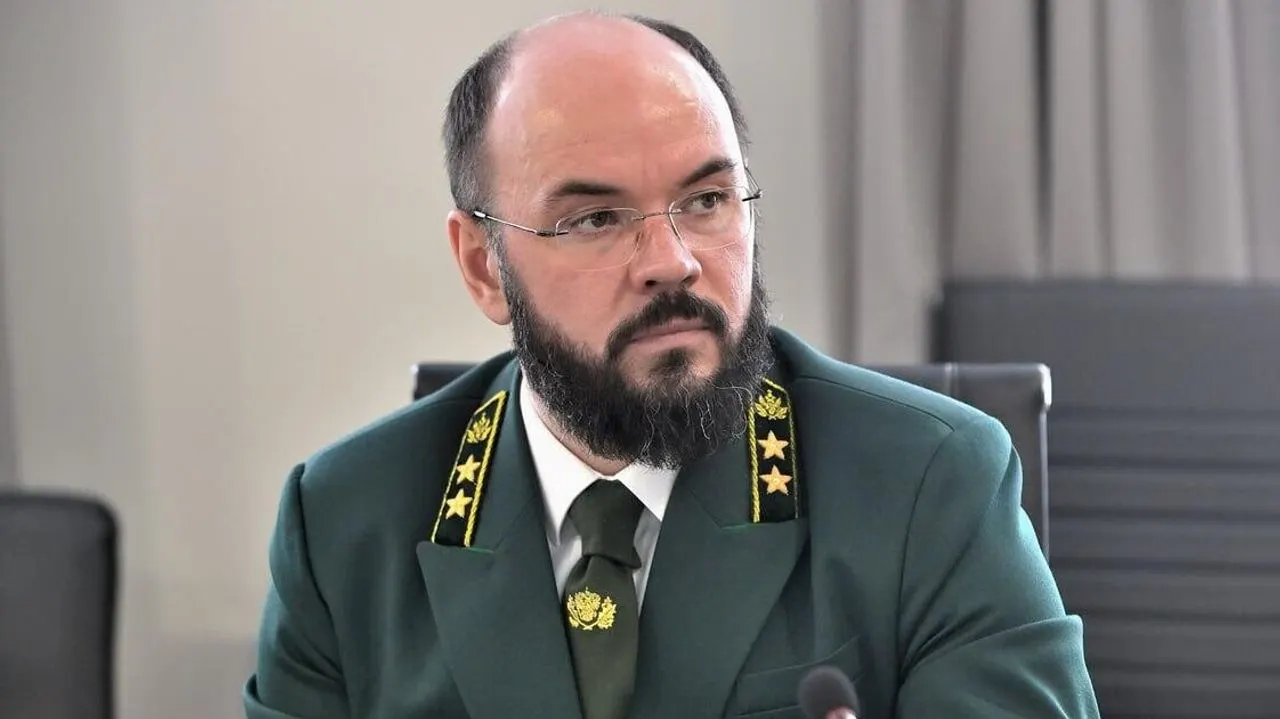 Бывшему главе минприроды Удмуртии Денису Удалову прокуратура запросила семь лет колонии и трехлетний запрет занимать управленческие должности по делу о фальсификации отчетов при выполнении работ по нацпроекту «Экология». Ущерб превысил 23 млн руб.