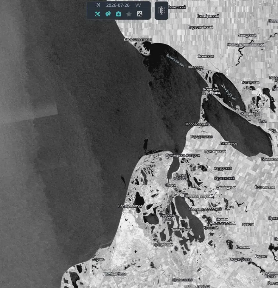 У&nbsp;Ахтарских лиманов в&nbsp;Азовском море обнаружены два&nbsp;пятна‑слика