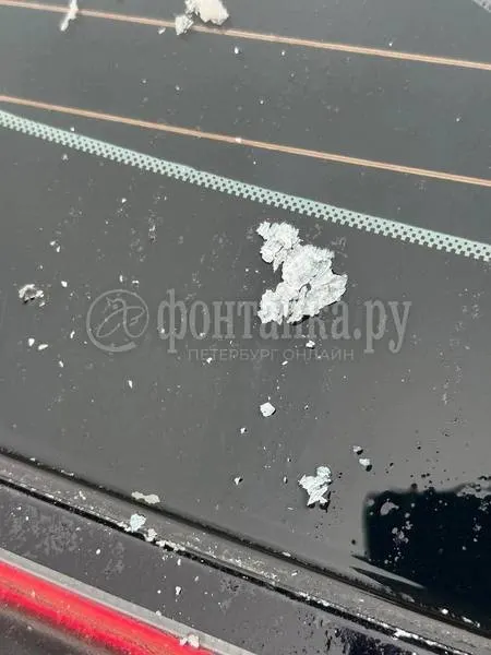Жители Петербурга заметили грязь на автомобилях после дождя. Эксперты дают советы по безопасной очистке.