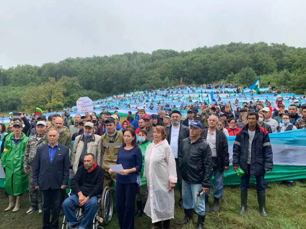 После сопротивления защитников горы Куштау добыча сырья остановлена; природа получила статус особо охраняемой природной территории.