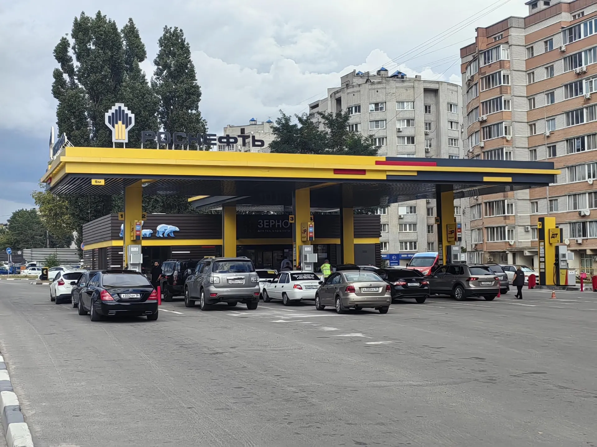 Проверка паспортов качества топлива на городских АЗС выявила расхождения между заявленным качеством и реальным состоянием топлива.