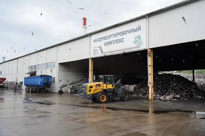 Перенакопление мусора на Водораздельной обсуждают в контексте визита заместителя министра.