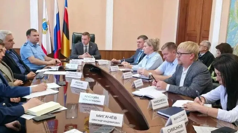 Муниципальные власти намерены инвентаризировать источники неприятных запахов в городе и привлечь надзорные ведомства для проведения мониторинга.