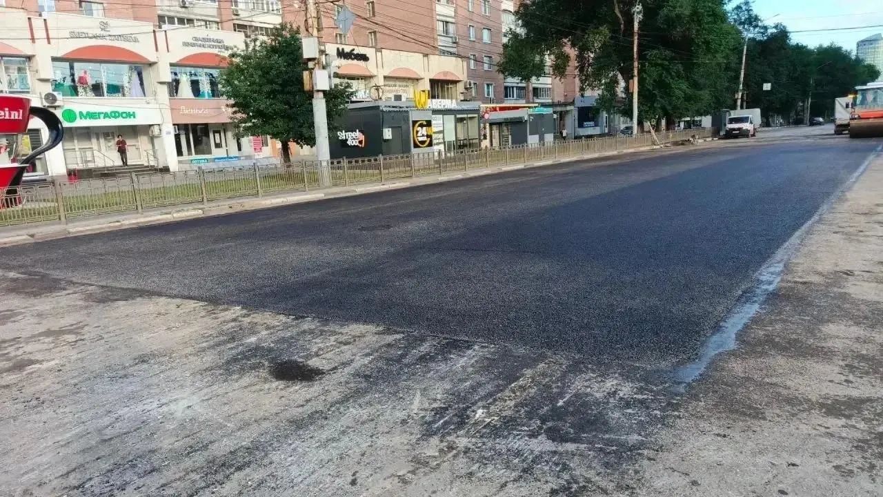 Жители региона сообщают о устойчивом неприятном аромате в районе Памятника Славы; источник запаха пока не установлен.