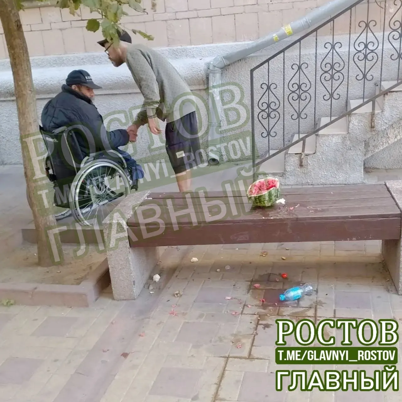 Горожане сообщают о регулярном распитии алкоголя и мусоре возле перекрёстка на Семашко и Московской, что ухудшает обстановку в центре. Требуют разбирательства и принятых мер.