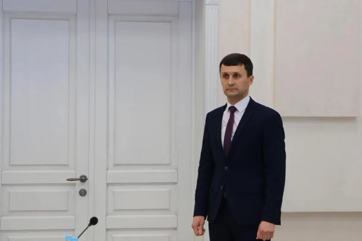 Новый министр ЖКХ Белгородской области стал участником расследования по нескольким эпизодам: продажа служебных авто по заниженной цене и крупный пожар на мусороперерабатывающем заводе, выявивший нарушения пожарной безопасности.
