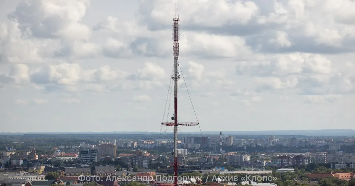 Подсветка телебашен в период Дня тигра призвана привлечь внимание к сохранению амурского тигра и охране природы на Дальнем Востоке.