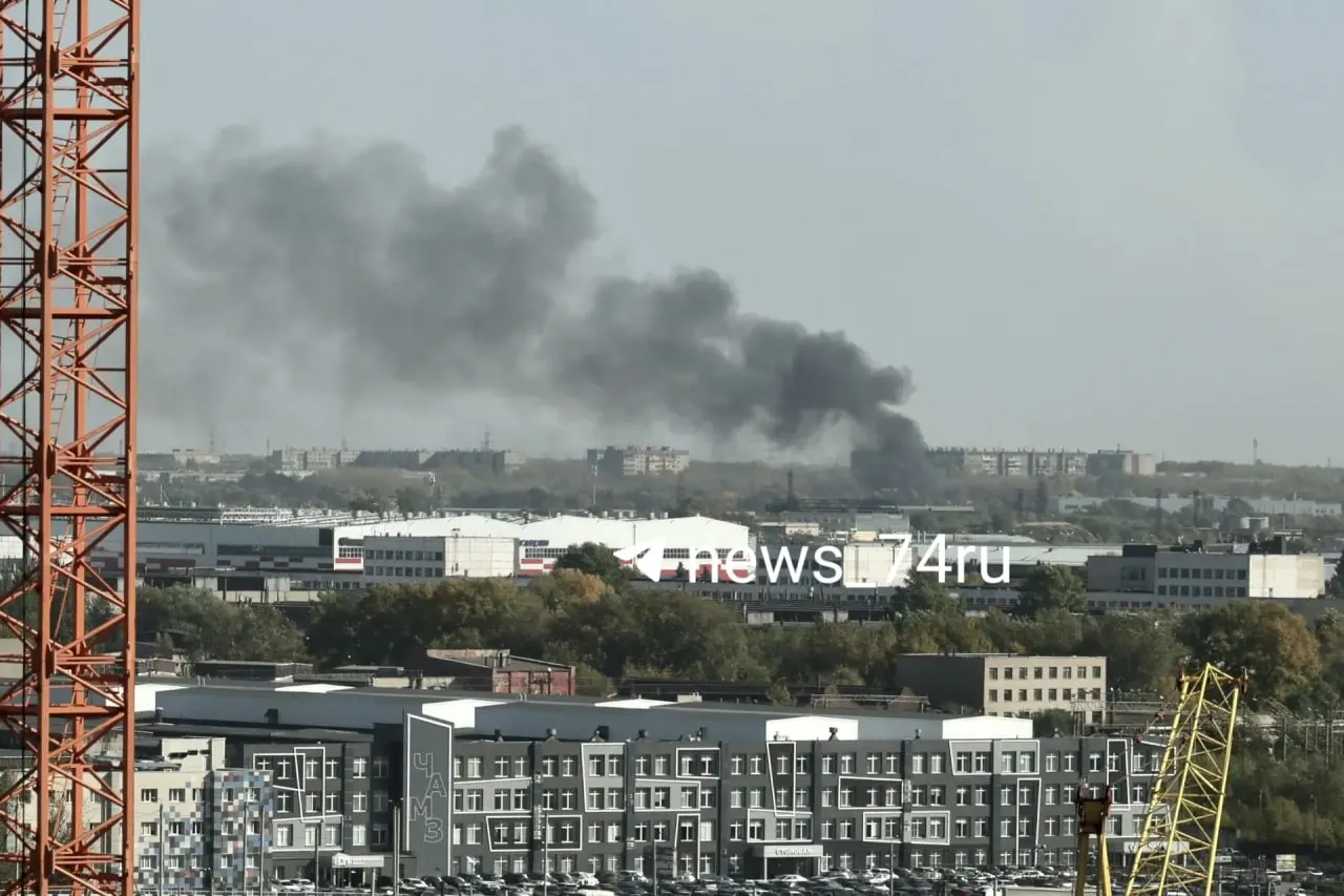 Дым виден в нескольких частях города; ранее МЧС связывал дым с утилизацией отходов, сейчас проводится расследование.