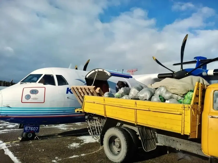 Обмеление реки привело к перебоям в поставках продовольствия и росту цен: перевозка по реке стала невозможной, а доставку авиацией приходится ограничивать.