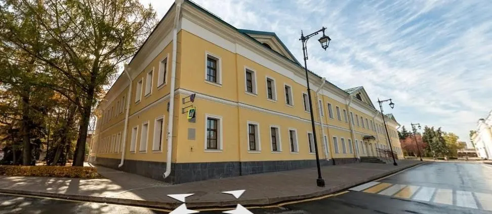 Реставрационные работы в корпусе у Кладовой башни продолжаются; осенью планируется открытие экспозиции в рамках второй Международной биеннале экологического искусства.