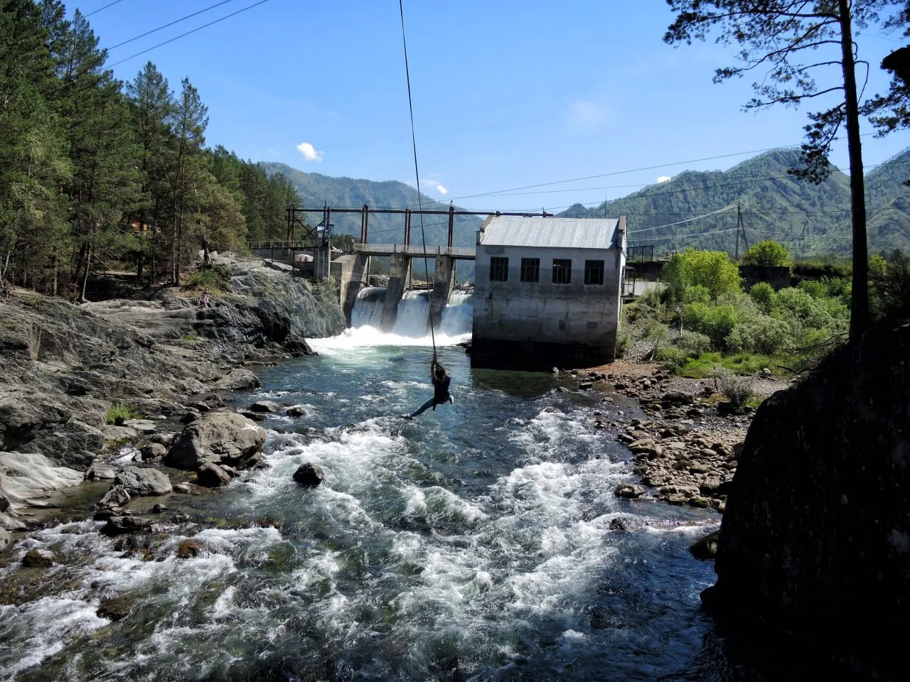 Планируется завершение работ в этом году: водохранилище заполнят, через шлюзы пропустят воду, вокруг обустроят парк с торговыми павильонами; эксперты предупреждают о влиянии на реку и местную природу.